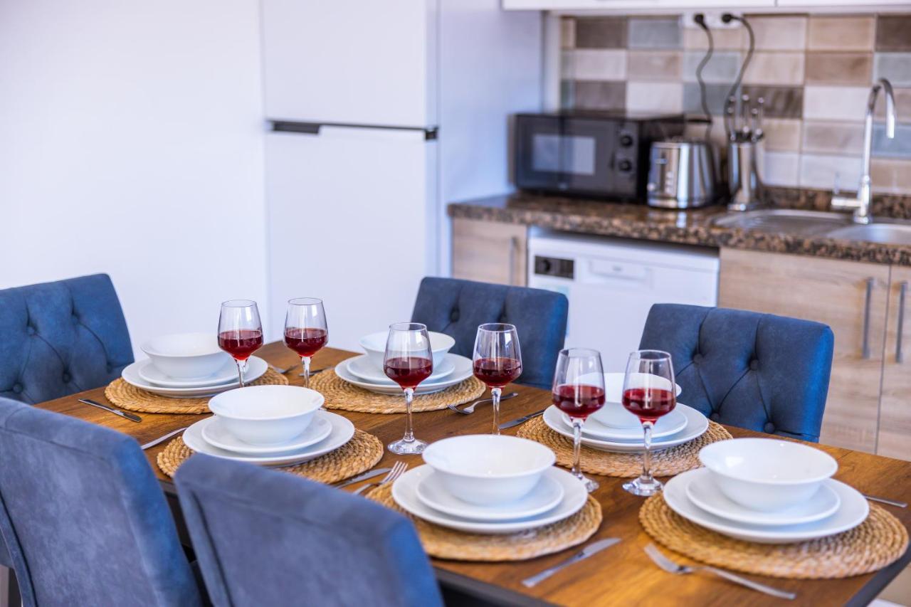 Olive View Penthouse Apartment คัลคัน ภายนอก รูปภาพ