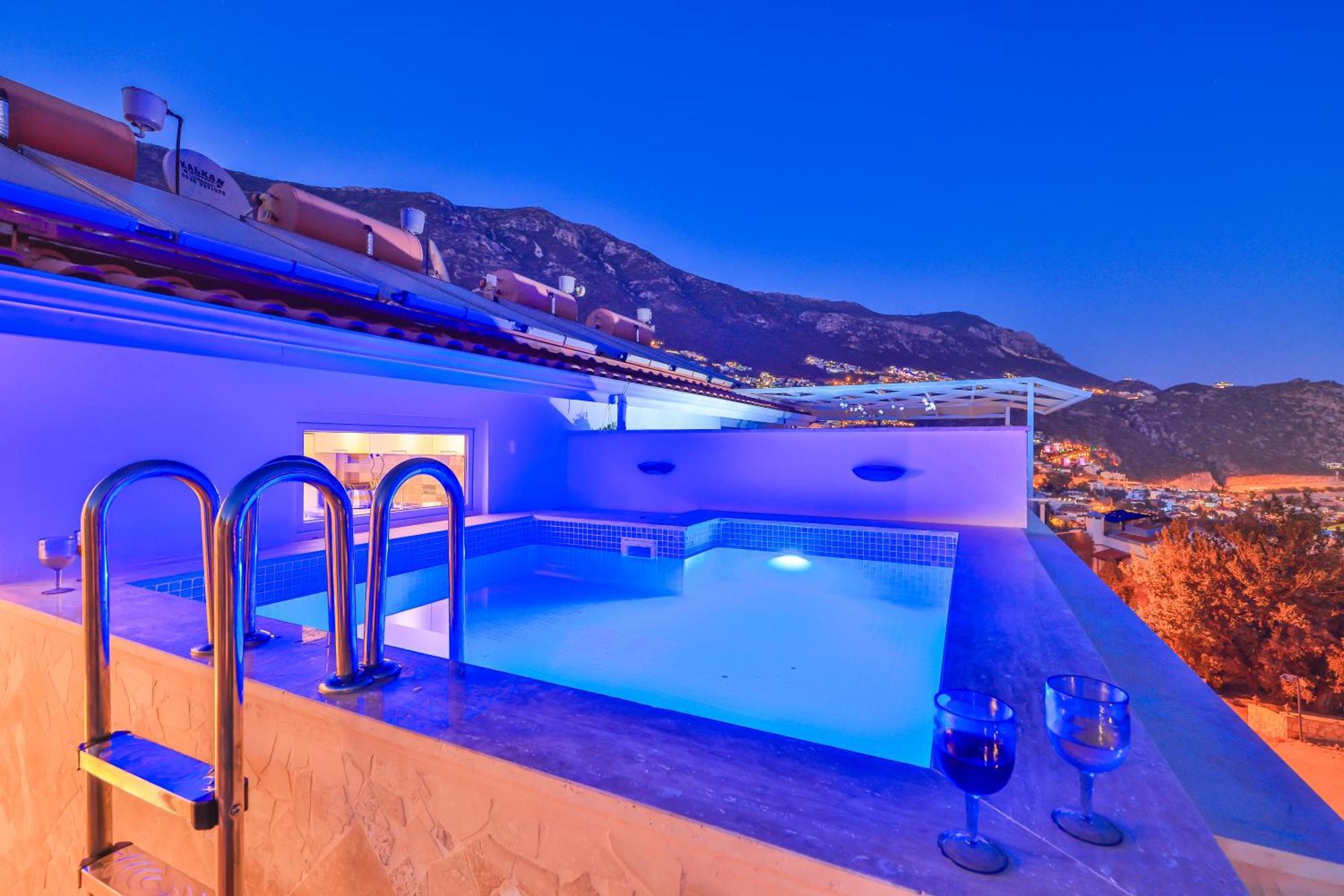 Olive View Penthouse Apartment คัลคัน ภายนอก รูปภาพ