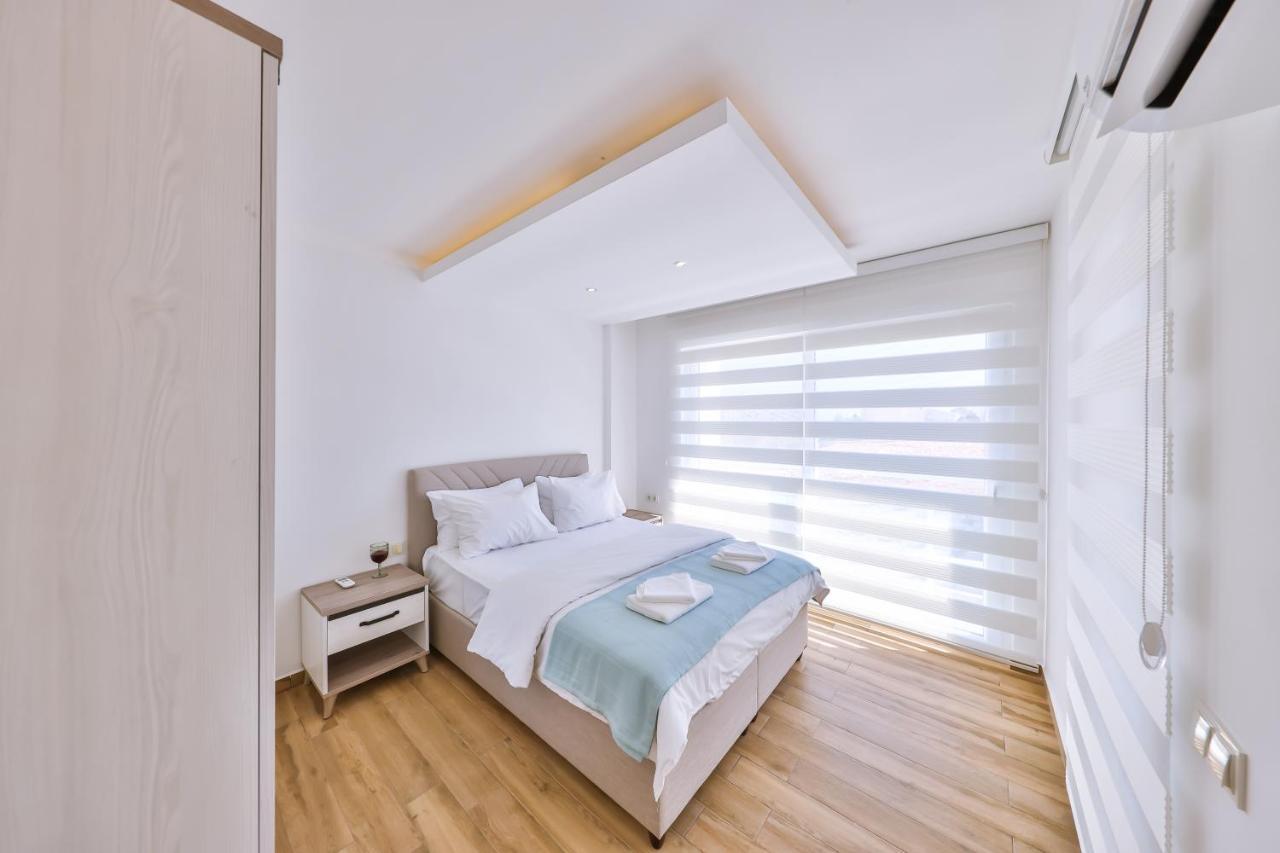 Olive View Penthouse Apartment คัลคัน ภายนอก รูปภาพ