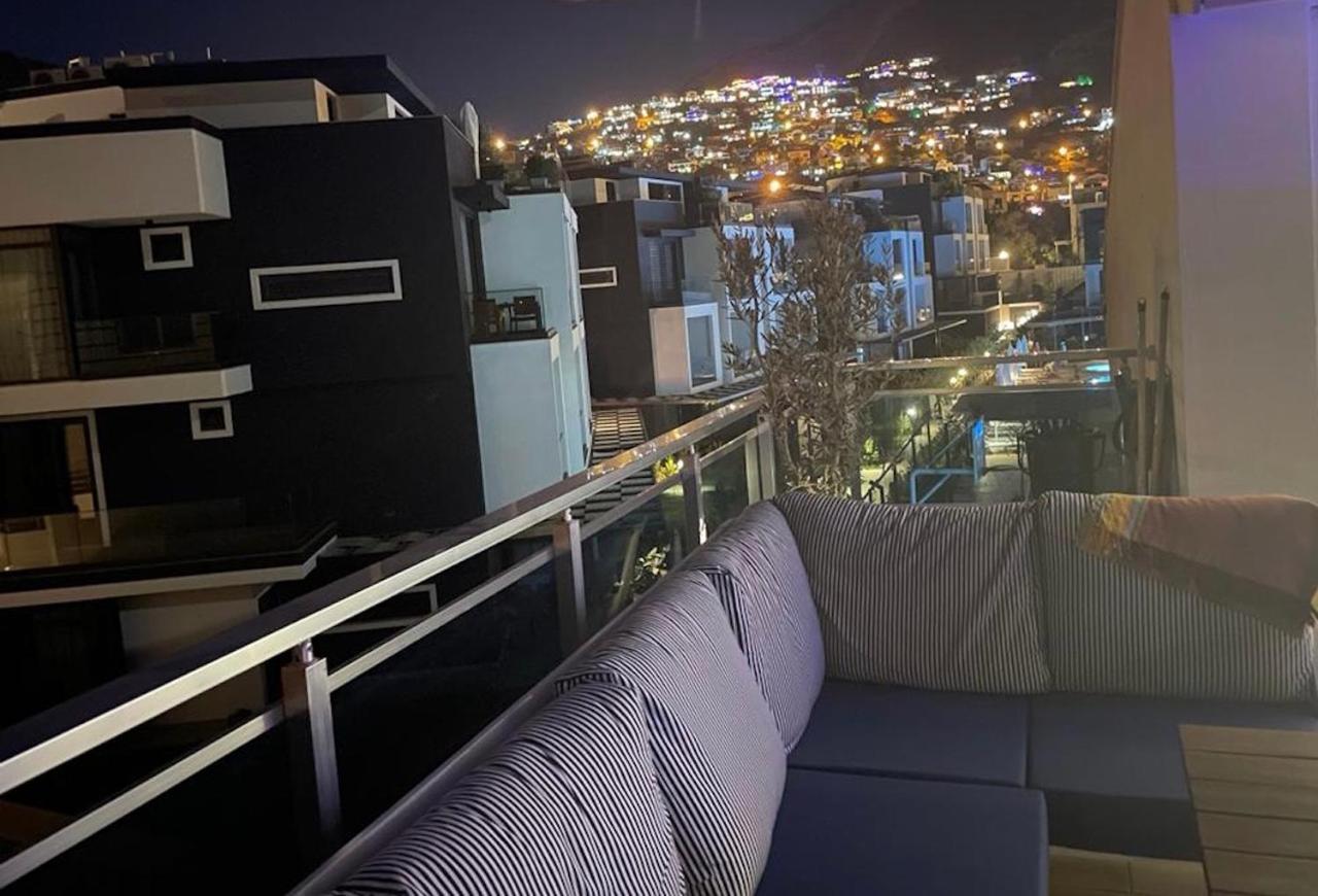 Olive View Penthouse Apartment คัลคัน ภายนอก รูปภาพ